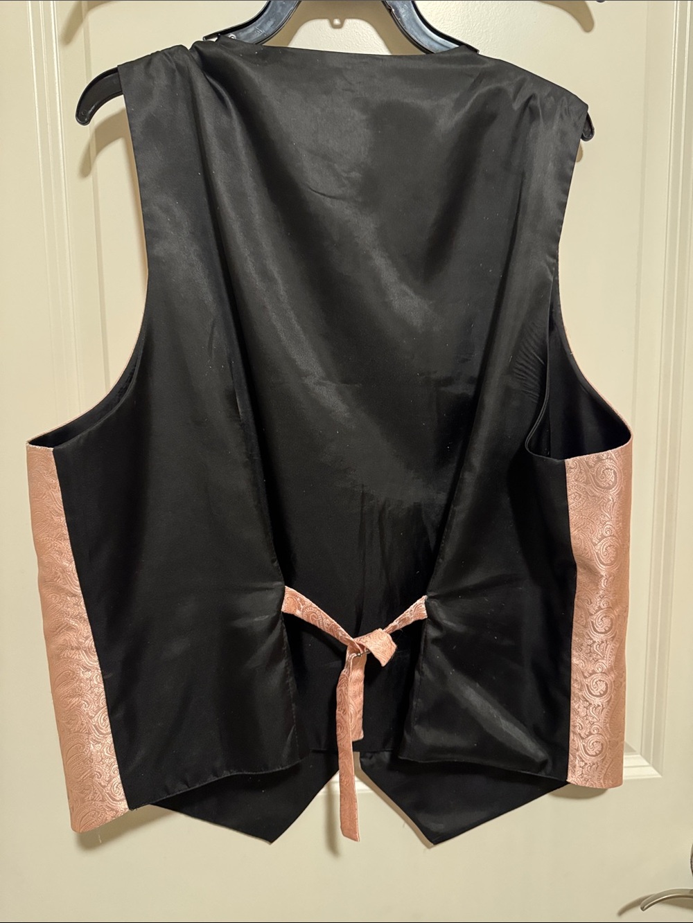 Silk-Look Paisley Satin Vest in Blush Pink for men for elegant occasions - Picture 3 of 4